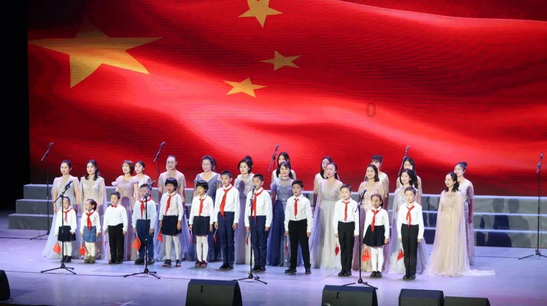 逃离棕榈树森林