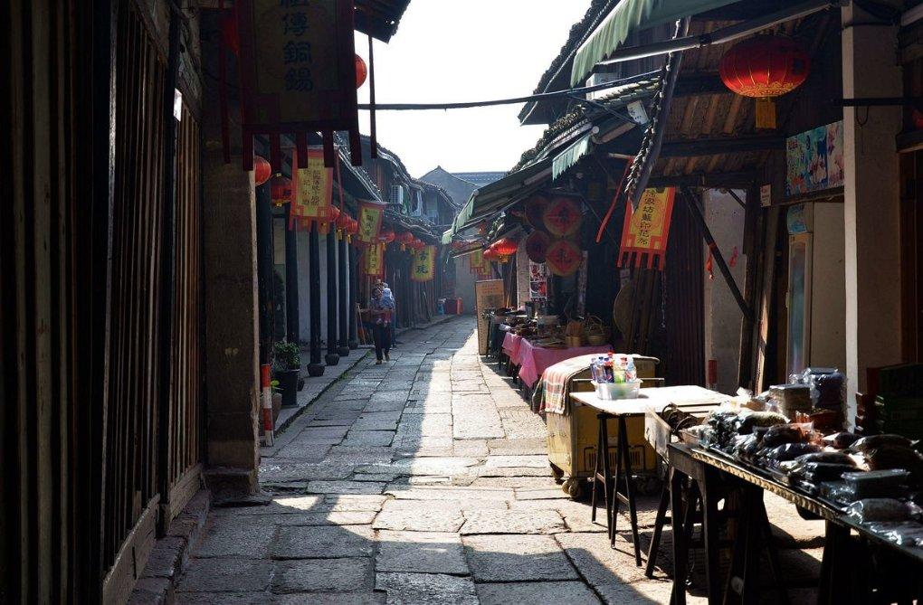 逃出昏暗的地下室