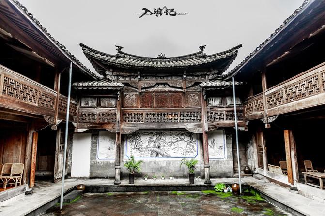 火锅店顾客被筷子毛刺扎伤手指，治疗花费将近1.7万元