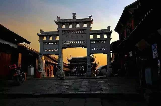 虞书欣司机在高速上违规倒车!粉丝车辆现场效仿